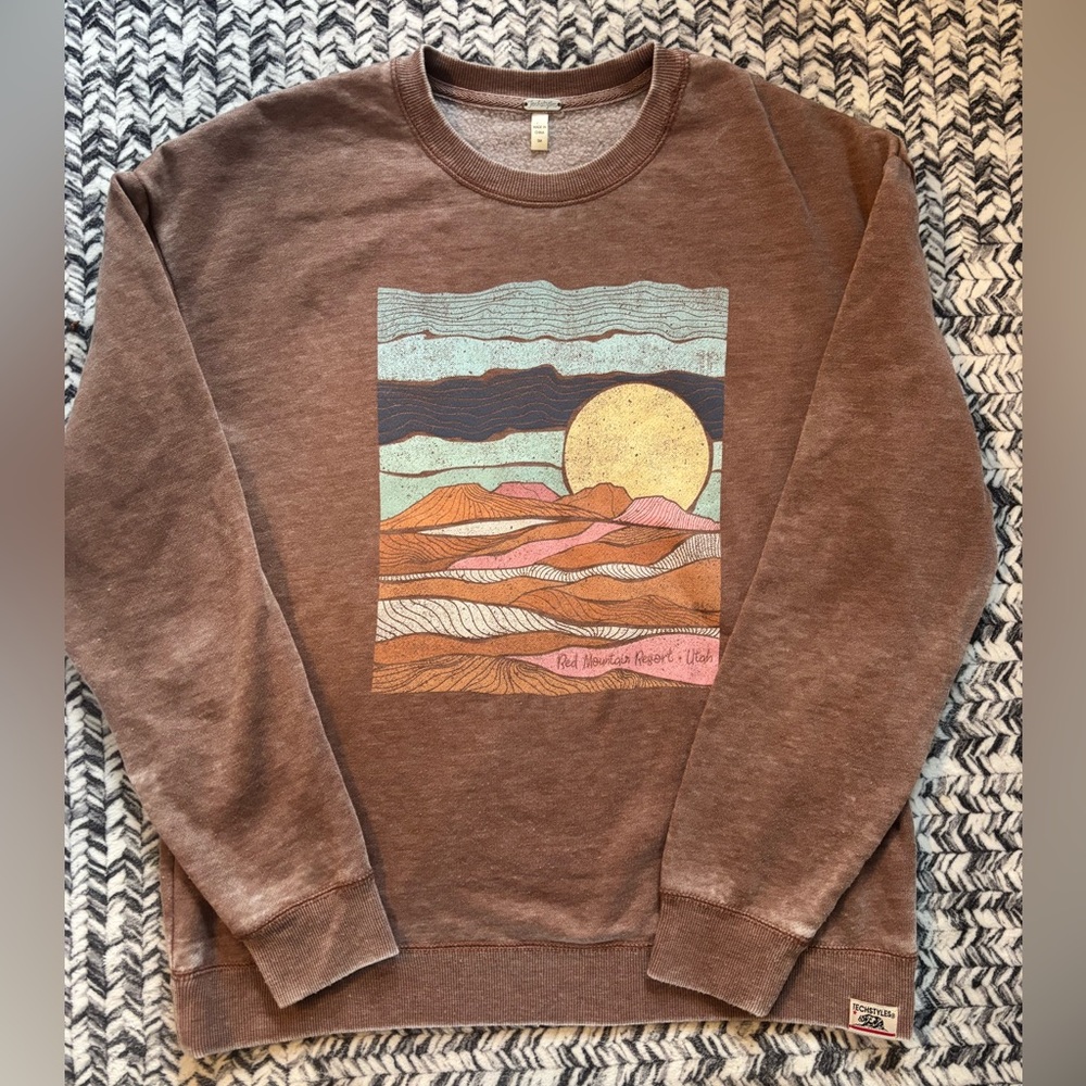 Granola Burnt Red graphic Women’s Crewneck Pullover Sweater Size Small/ Medium - Picture 2 of 8